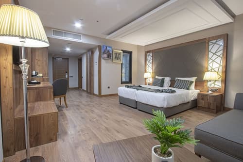 United Hotel International, Room