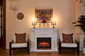 Fleur De Lis Hotel, Primary image