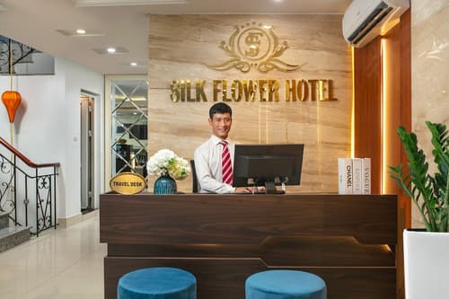 Silk Flower Hotel & Spa, Reception