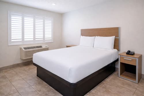 Super 8 by Wyndham Bakersfield CA Near Airport