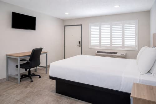 Super 8 by Wyndham Bakersfield CA Near Airport