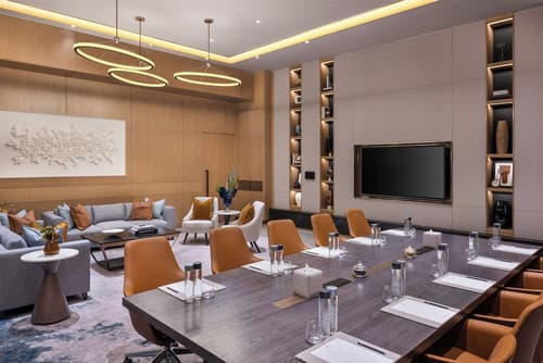 Address Creek Harbour, Business center