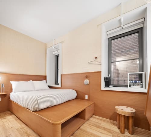 Untitled at 3 Freeman Alley, Room