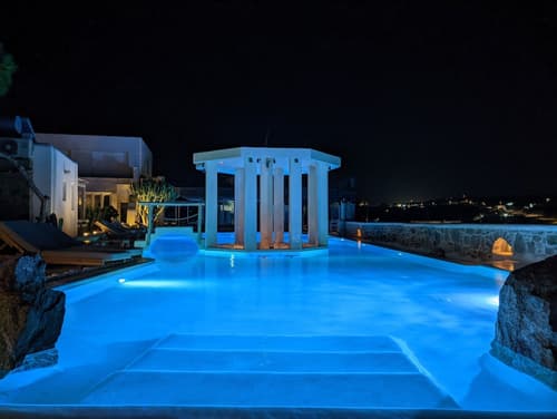 Peristeronas Village, Primary image