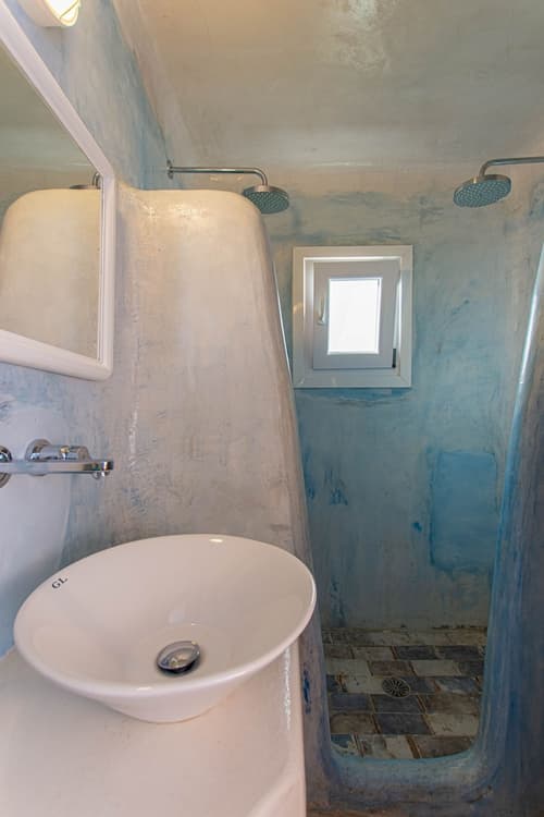 Peristeronas Village, Bathroom