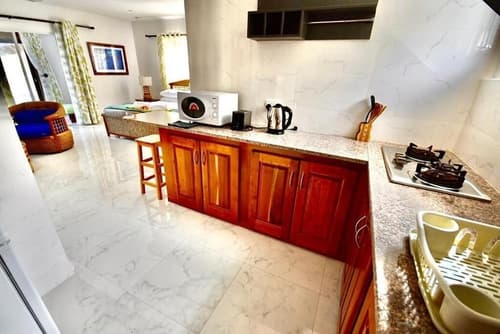 Sea Splash & La Petite Maison