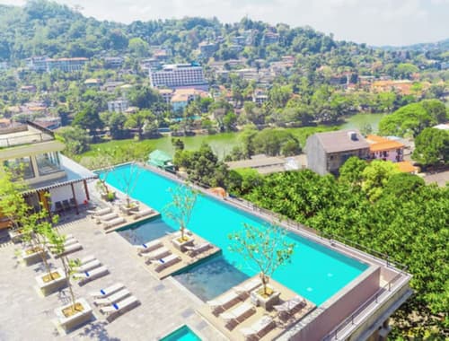 Thilanka Hotel, Sundeck