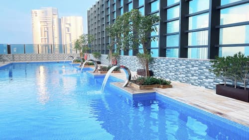 Southern Sun Abu Dhabi, Rooftop pool