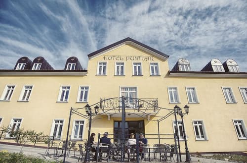 Hotel Puntijar, Porch
