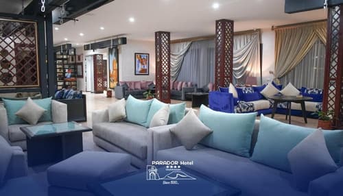 Hotel Parador, Reception