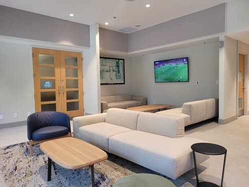 Hotel Willo (formerly YWCA Hotel Vancouver), Lobby lounge