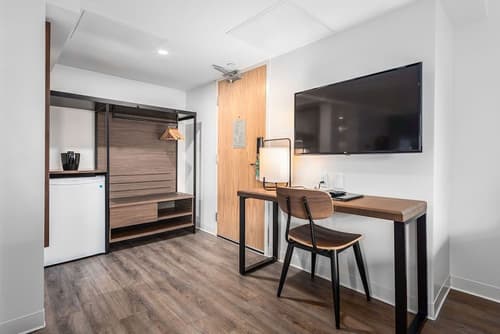 Hotel Willo (formerly YWCA Hotel Vancouver), Room