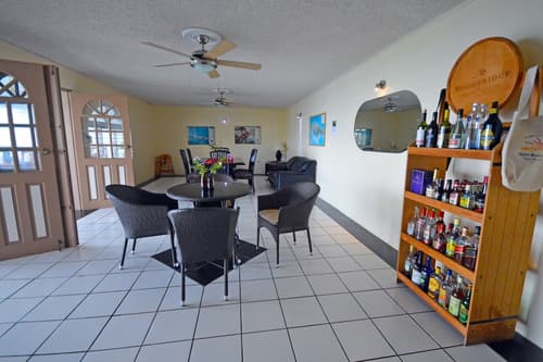 Beyond Sunset Resort & Villas, Interior entrance