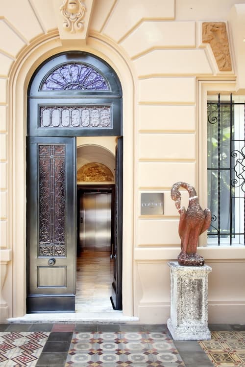 The Corner Roma, Interior entrance