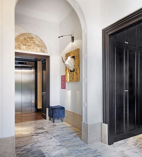 The Corner Roma, Check-in/check-out kiosk