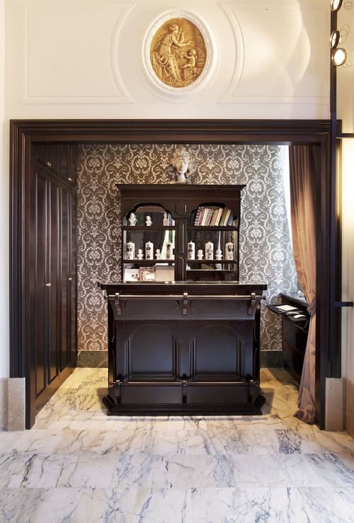 The Corner Roma, Check-in/check-out kiosk