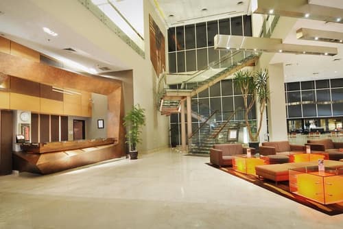 The Luxton Bandung, Reception