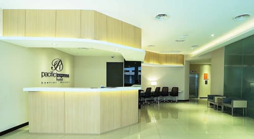 Pacific Express Hotel Central Market, Reception