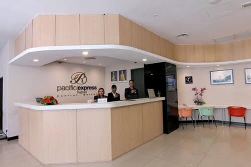 Pacific Express Hotel Central Market, Reception