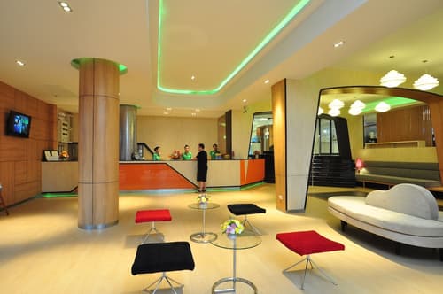 Flipper Lodge Hotel, Interior entrance