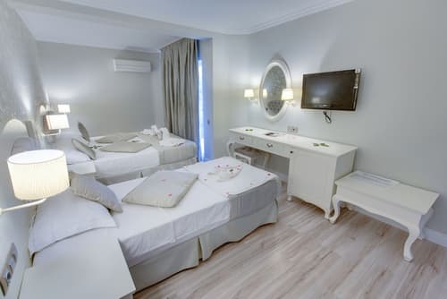 The PINEHILL Hotel & Suites