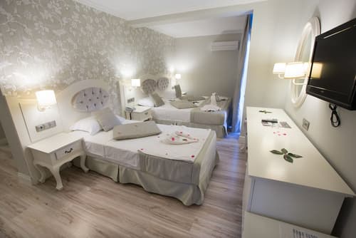 The PINEHILL Hotel & Suites
