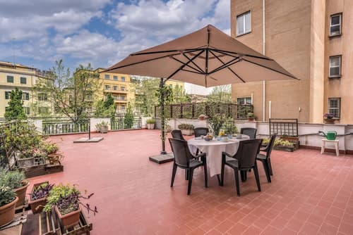 B&B Circus Maximus, Exterior