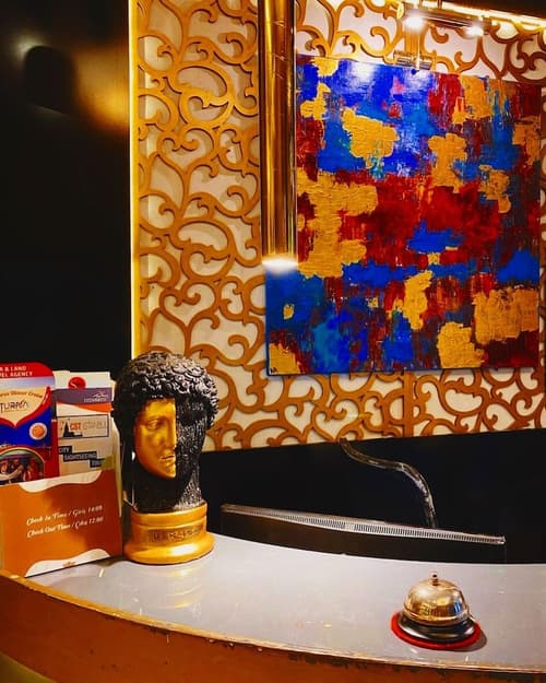 Hotel Goldengate, Reception