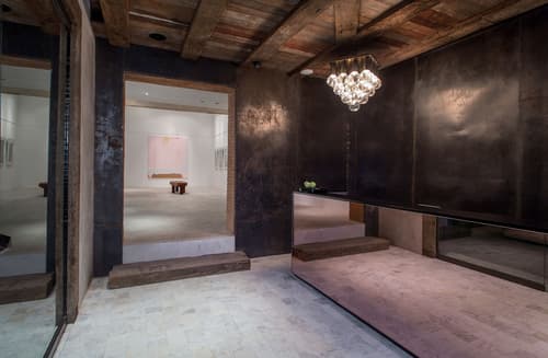 Sala Ayutthaya, Check-in/check-out kiosk