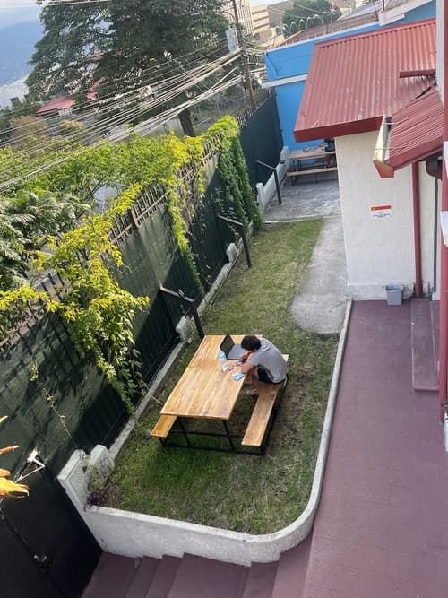 Costa Rica Guesthouse, Property grounds