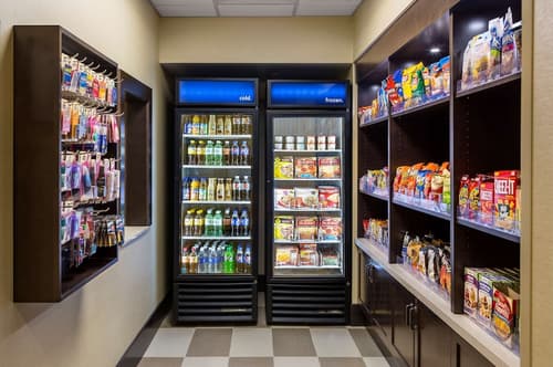 Hampton Inn & Suites Philadelphia Montgomeryville, Snack bar