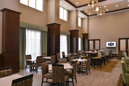 Hampton Inn & Suites Bend, Breakfast area