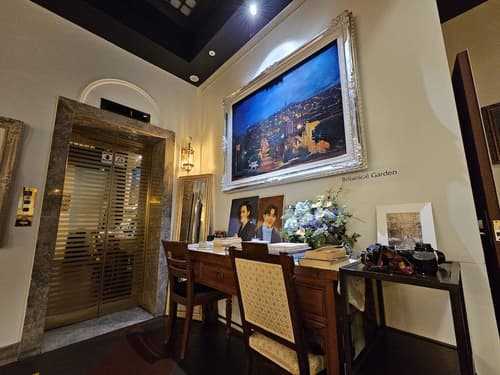 Le Mong Hotel, Reception