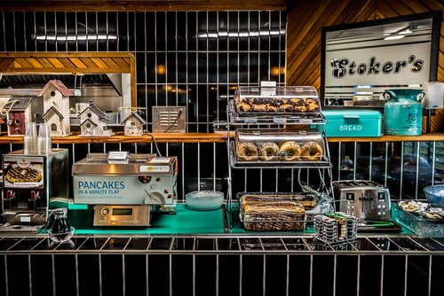 Stoke Hotel SureStay Collection by Best Western, Breakfast area