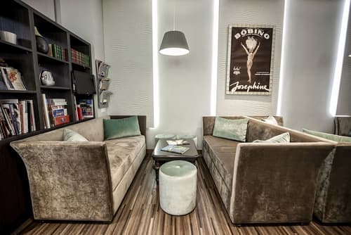 Hôtel d'Orléans, Lobby sitting area