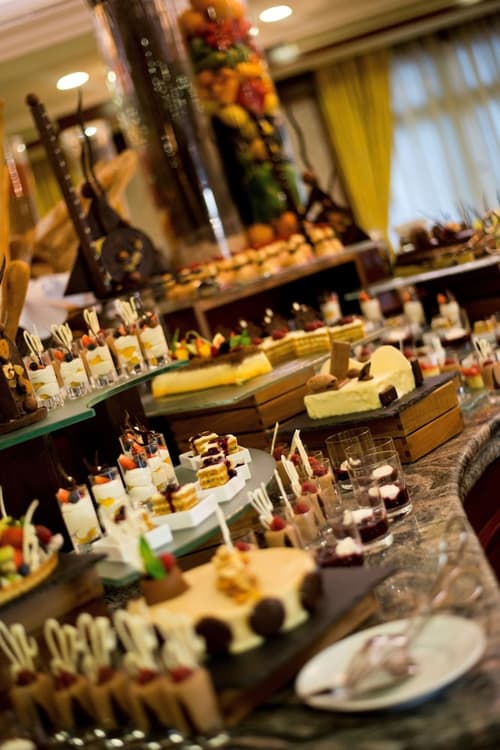 Warwick Doha, Restaurant