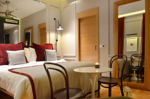 Browns Central Hotel, Room