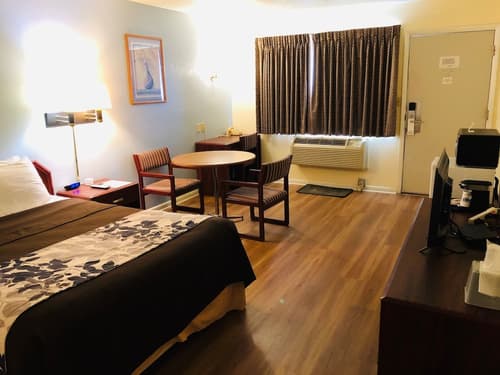 Budget Inn Express, Room