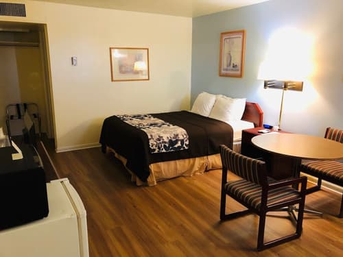 Budget Inn Express, Room