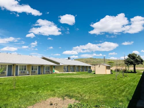 Budget Inn Express, Courtyard