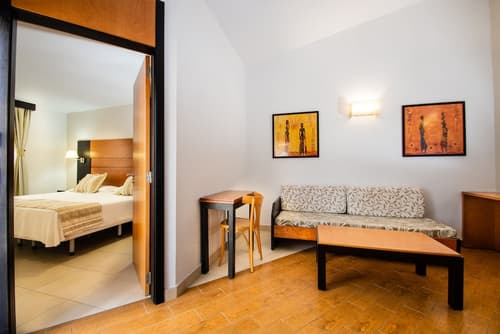 HL Miraflor Suites Hotel