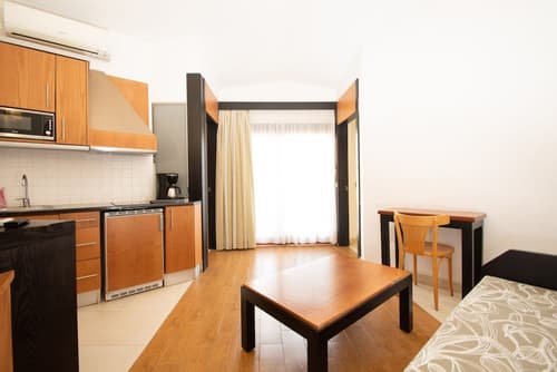 HL Miraflor Suites Hotel