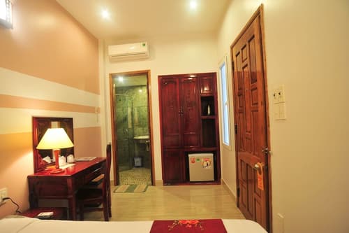 Ruby Hotel, Room