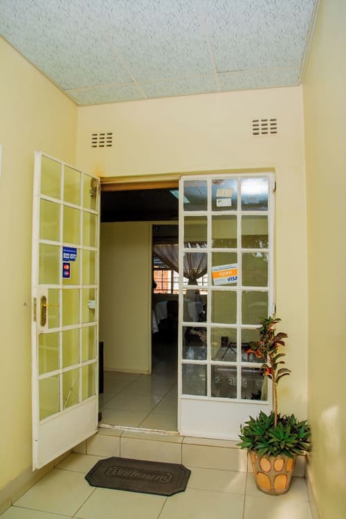 Mosi-O-Tunya Executive Lodge, Reception