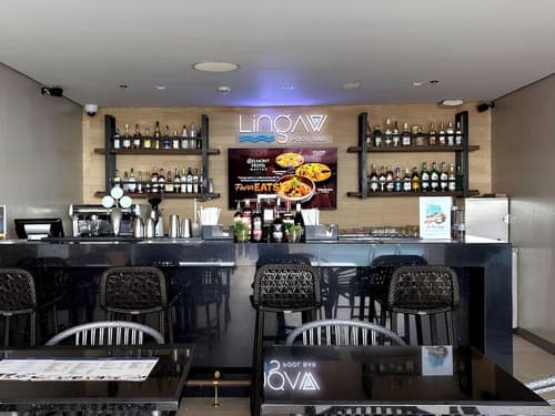 Mercure Mactan Cebu, Poolside bar