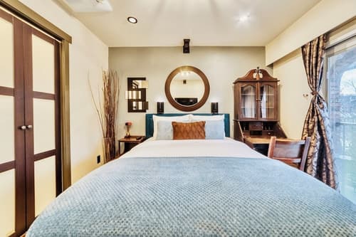 Neocolonial Nouveau Kensington Vacation Home