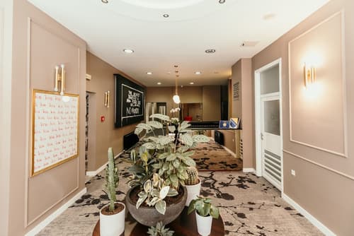 Hotel Sahat, Reception