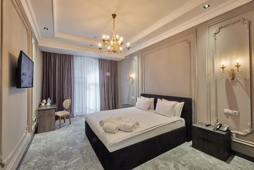 Continental Hotel, Room