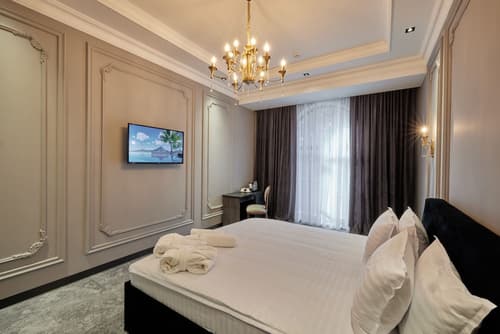 Continental Hotel, Room