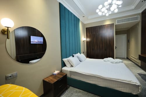 Continental Hotel, Room